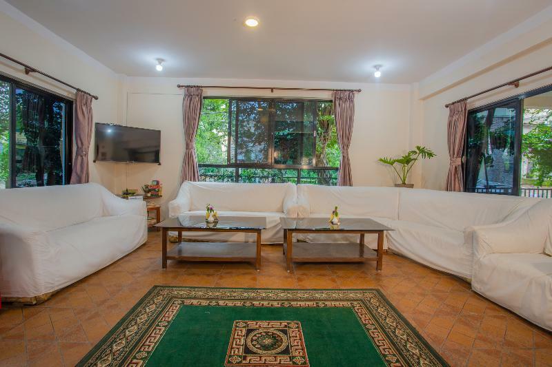 Kathmandu Embassy Hotel Bagian luar foto